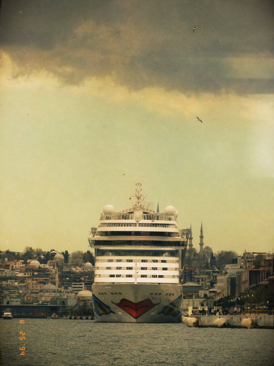 Kapal Pesiar Vintage di Istanbul