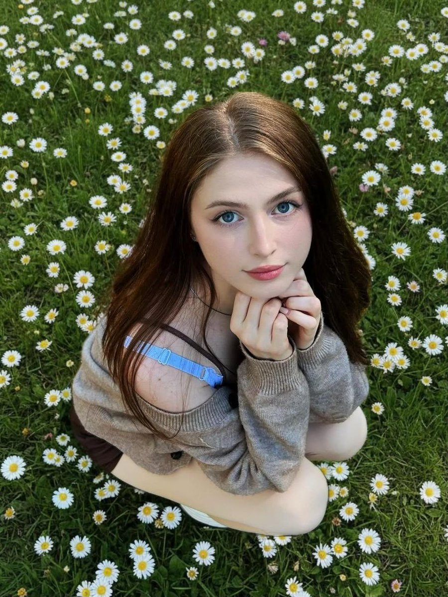 Girl in Daisy Meadow Portrait (1/2)
