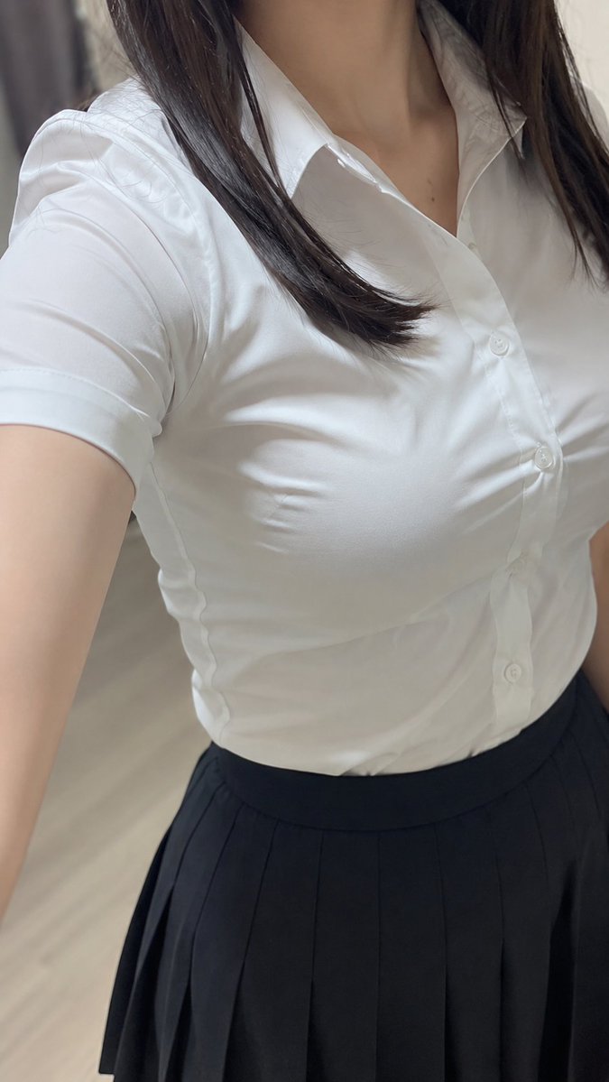Realistisches Büro-Outfit Selfie (1/4)