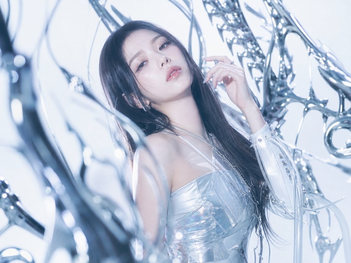 Chrome Futuristic Fashion Portrait (1/3)