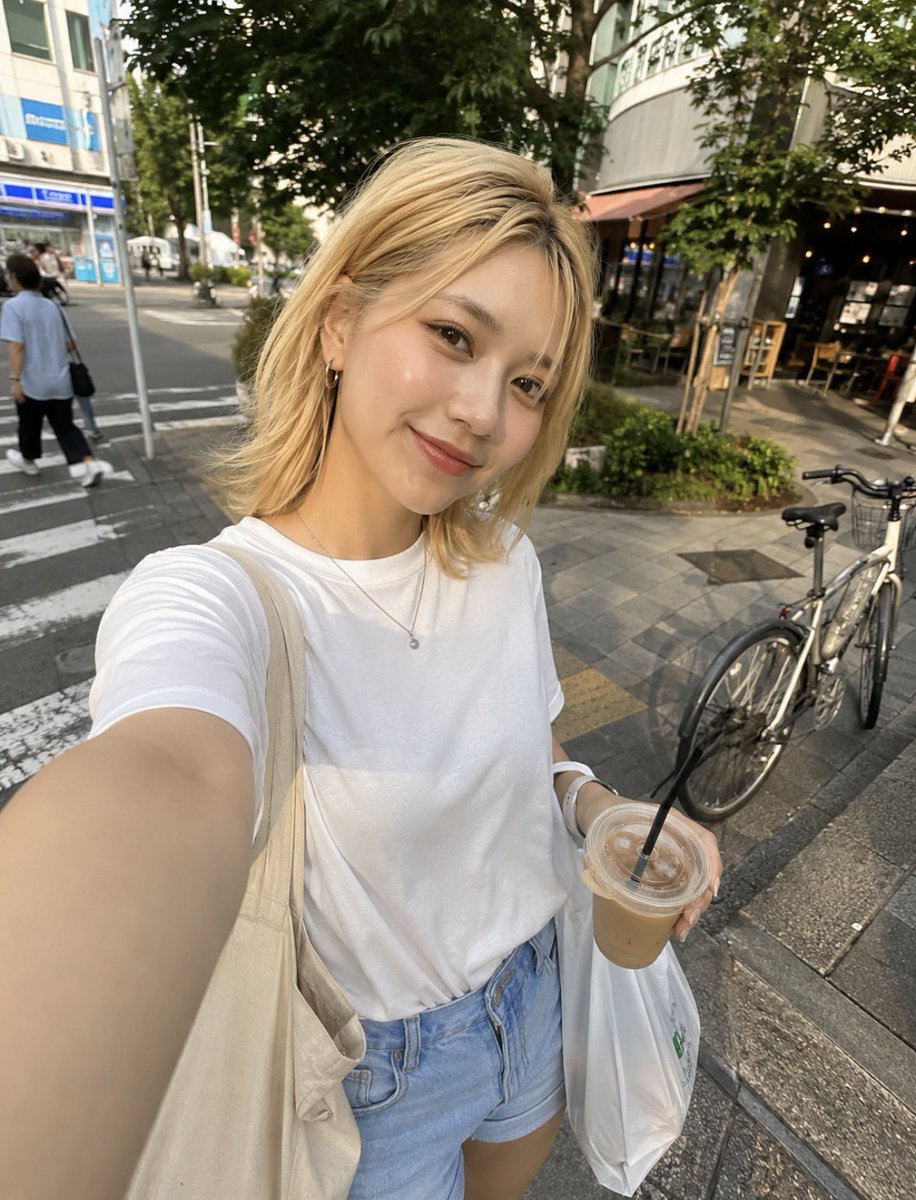 Selfie Realistico in Città (1/4)