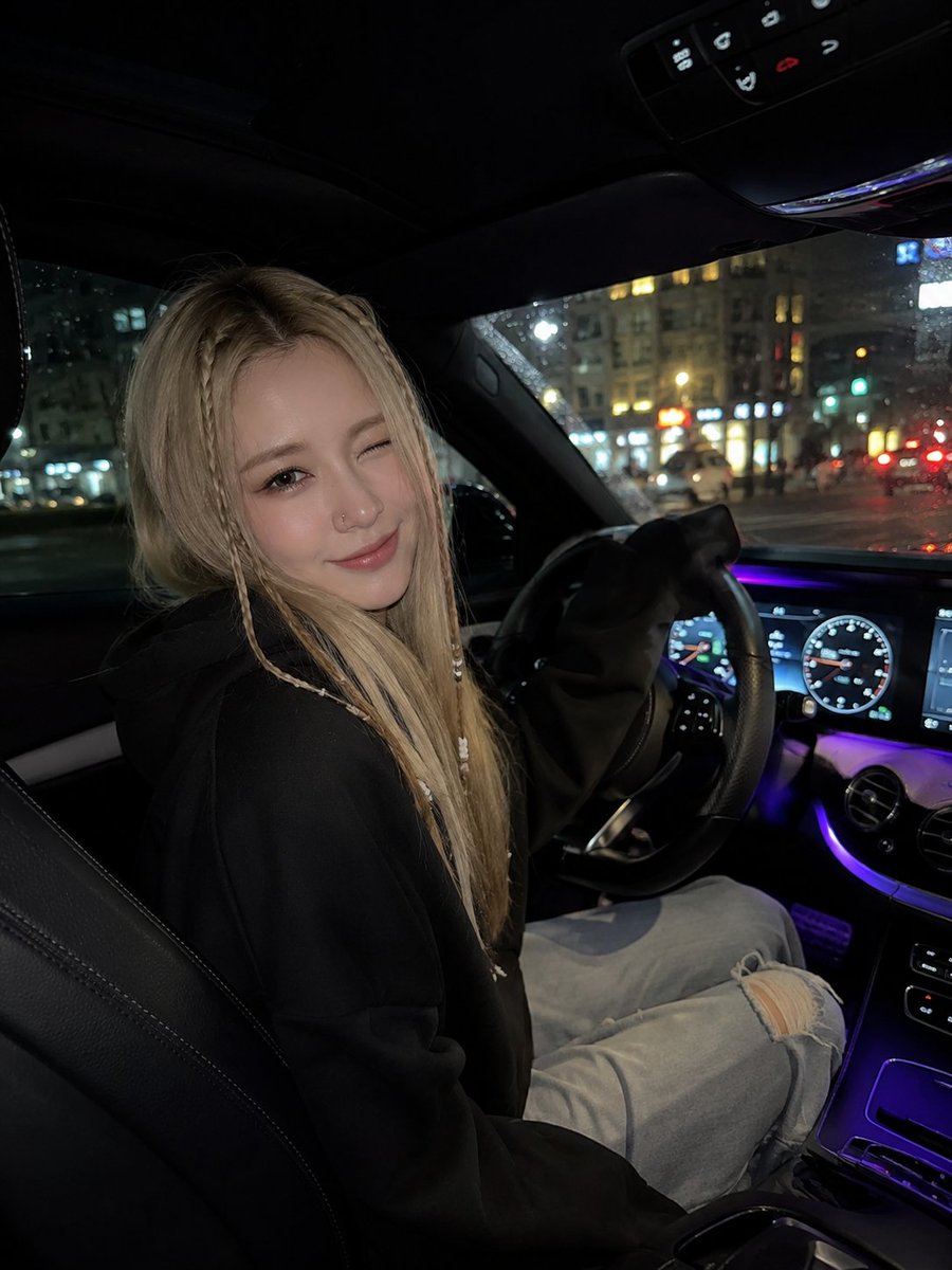 Selfie Auto Notturno Ammiccante