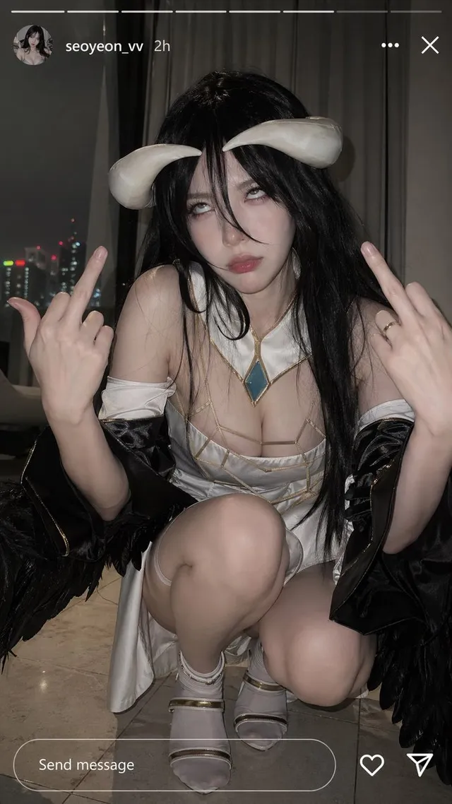 Albedo Cosplay Instagram Story