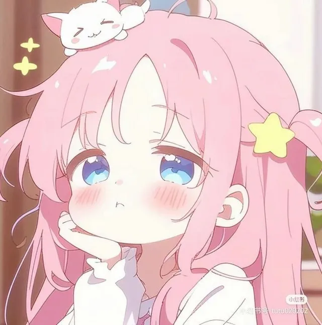 Ragazzina chibi addormentata dai capelli rosa
