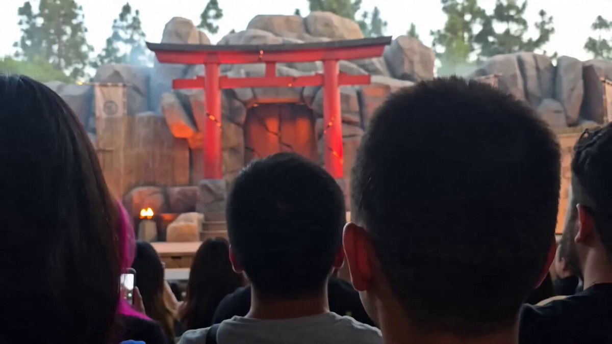 Batalla en Escenario de Fantasía desde POV de Smartphone